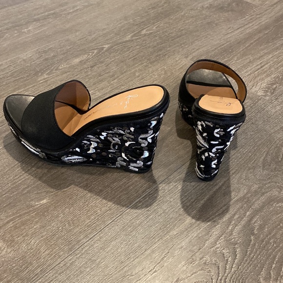 Black wedge slip on - Picture 3 of 3